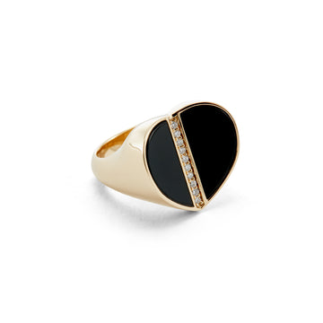 Lucrezia-Onyx-Gold-Heart-Signet-Ring